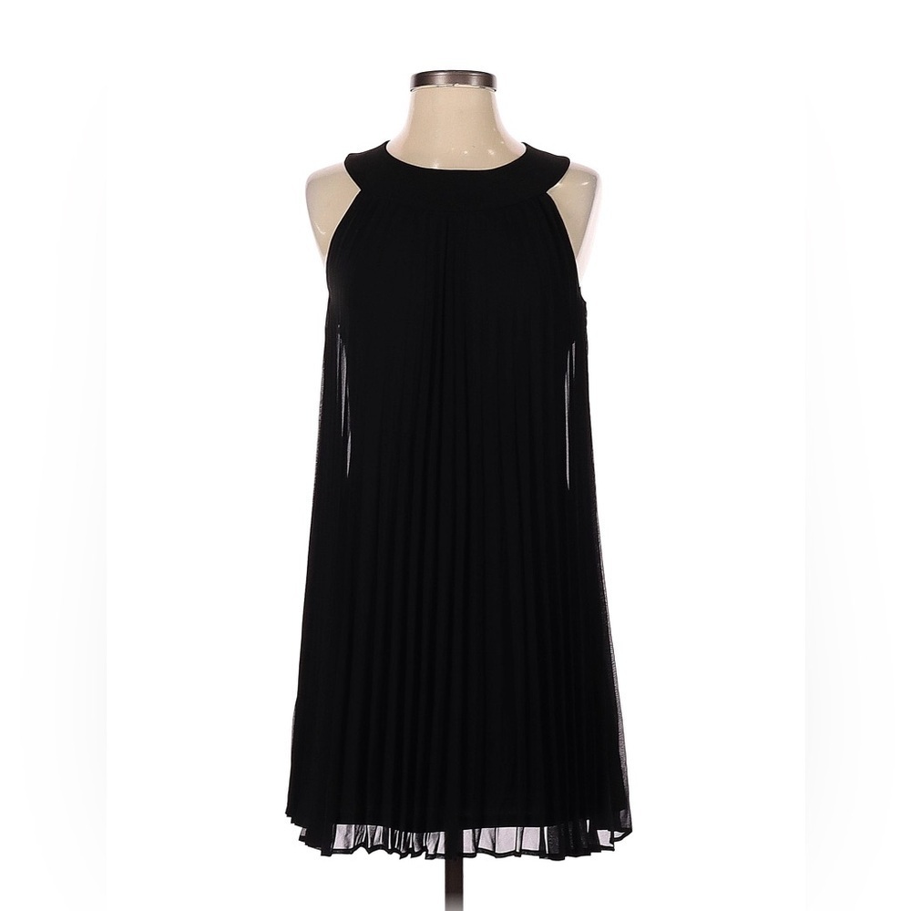 White House Black Market Pleated dress Size 6